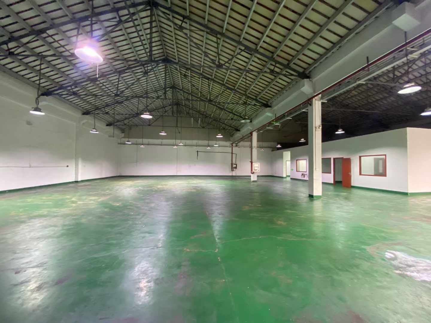 吴江屯村1100平层高4.5米，大车进出方便